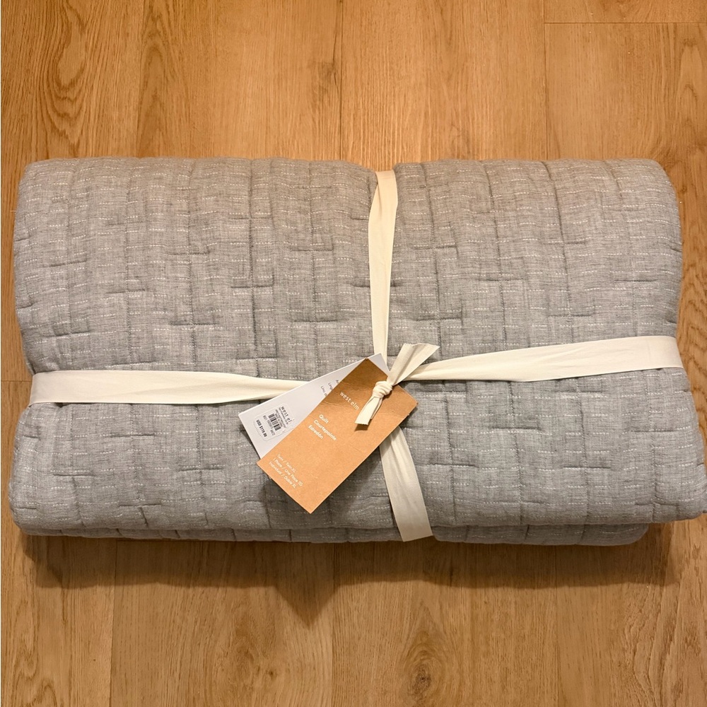 West Elm Quilted Coverlet / Quilt – Light Gray – Twin / Twin XL – NWT